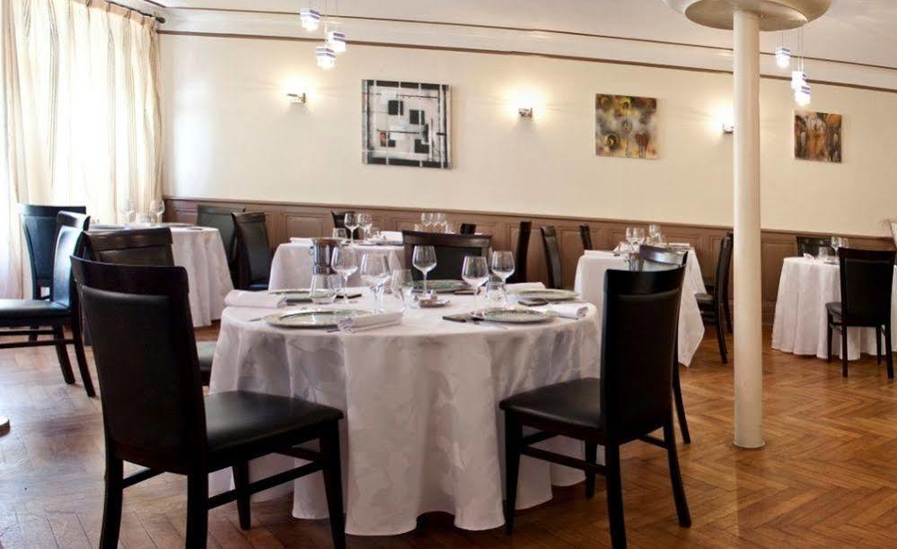 Logis Hotel Restaurant De La Poste Pontgibaud Exterior photo